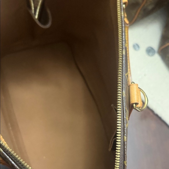 Louis Vuitton Monogram Canvas Men's Bag - Picture 7 of 9